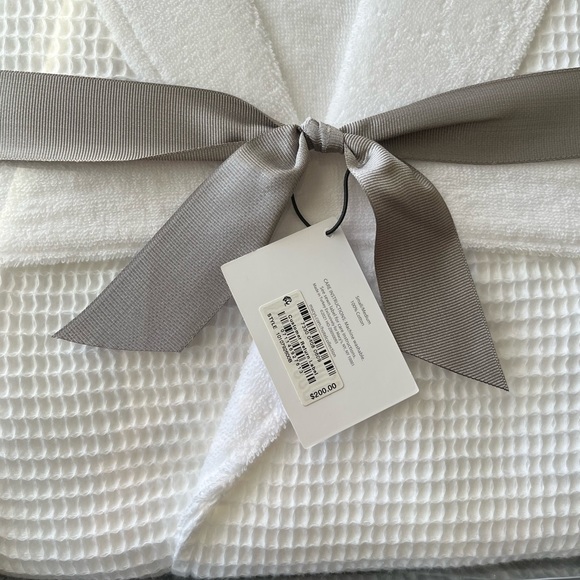 White Hotel Collection Bath Robe - Picture 4 of 6